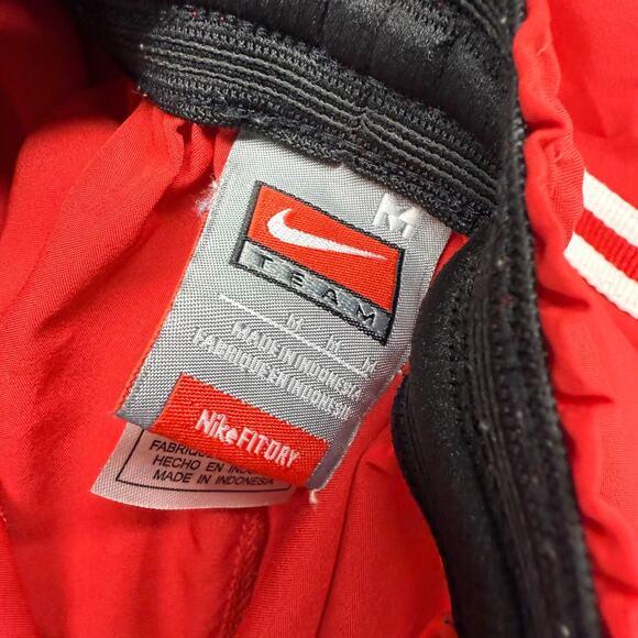 Vintage Nike Shorts Men's medium Red White Athletic Soccer Embroidered y2k 5" - Picture 7 of 9